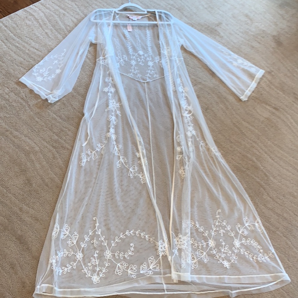 Victoria’s Secret Embroidered Robe - Picture 12 of 13